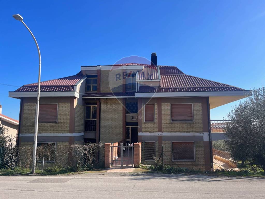 Casa indipendente a Città sant'angelo in VIALE COLLE DELLE MORE, 14 - Foto 4