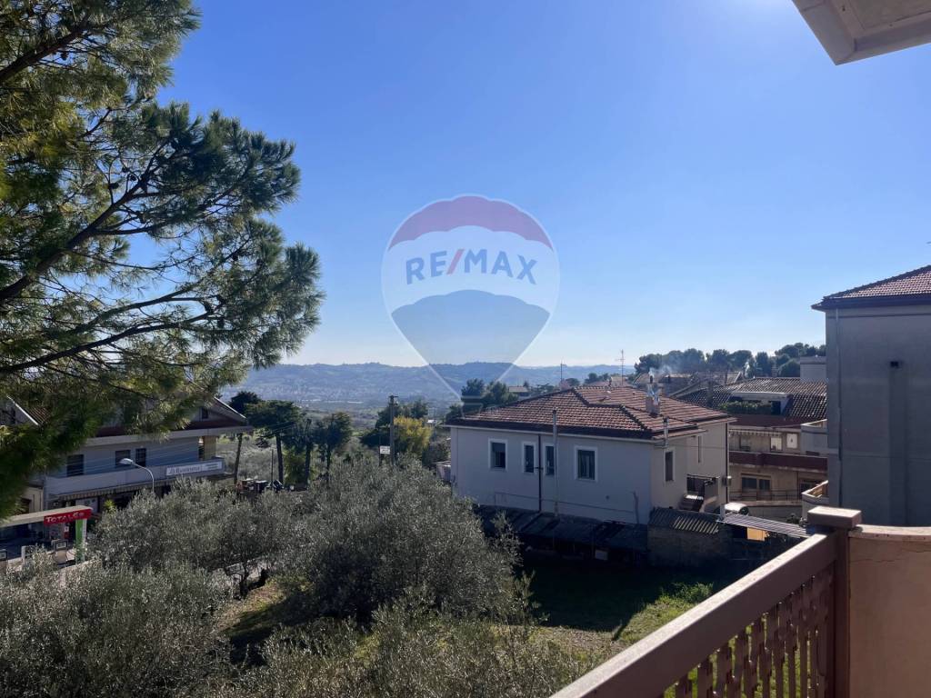 Casa indipendente a Città sant'angelo in VIALE COLLE DELLE MORE, 14 - Foto 5
