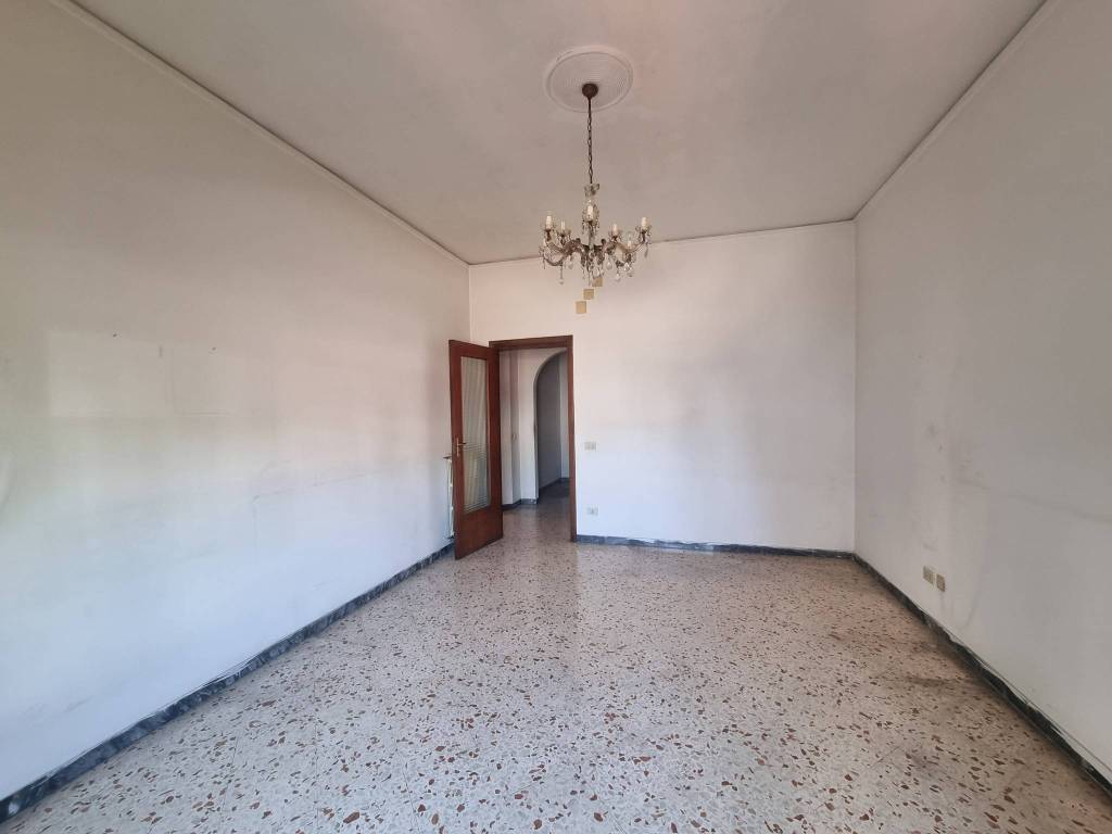 Appartamento a Salerno in Via Andrea Guglielmini, 5 - Foto 2