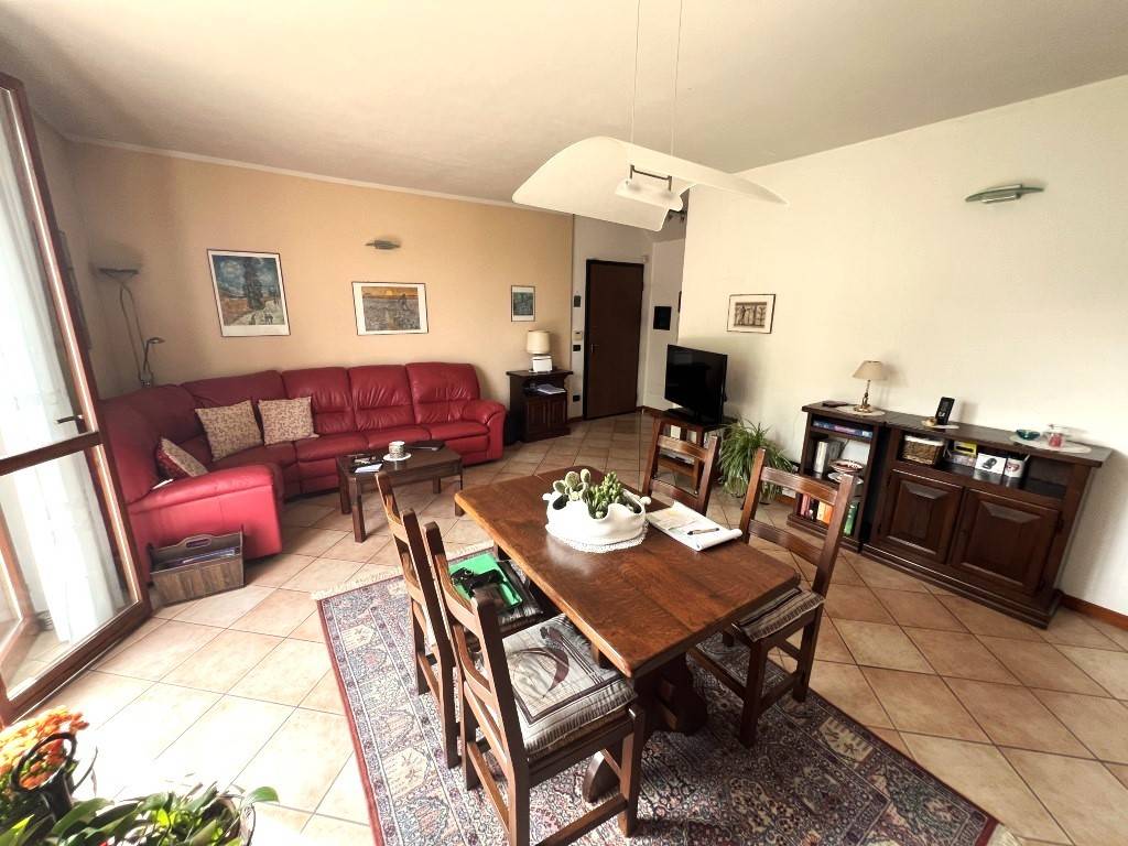 Appartamento a Sesto calende in Via Oneda - Foto 4