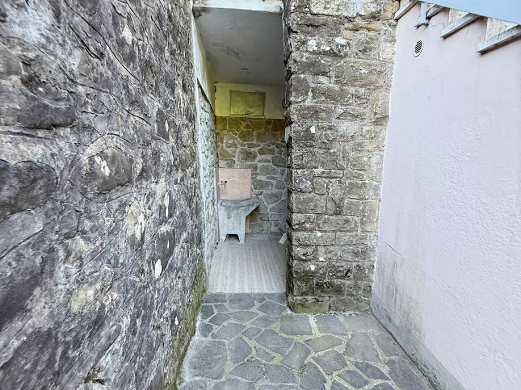 Casa indipendente a Vernio in Via del Bisenzio, 22 - Foto 2