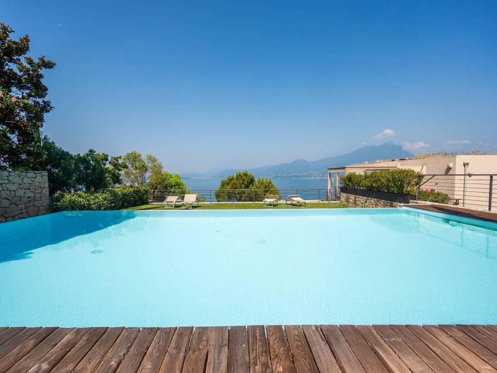 Appartamento a Torri del benaco in Viale Fratelli Lavanda - Foto 2