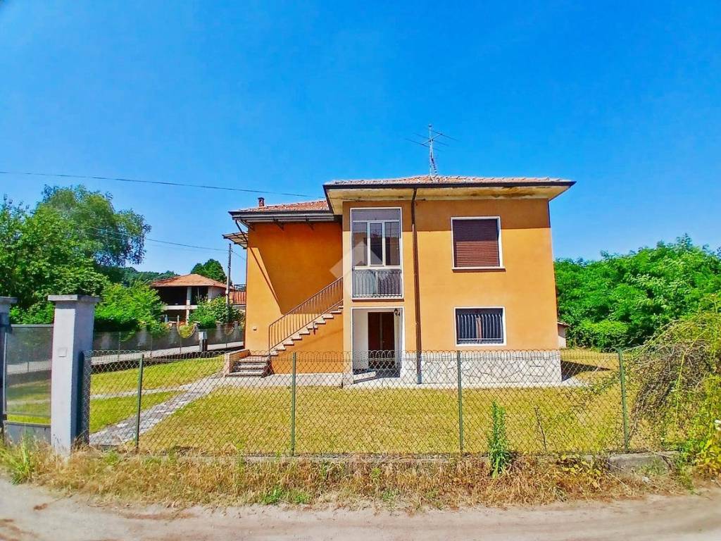 Villa a Ternate in via V. VENETO, 15 - Foto 4
