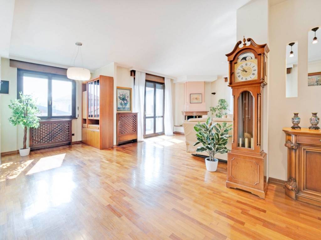 Villa a Tradate in Via IV Novembre, 3 - Foto 3