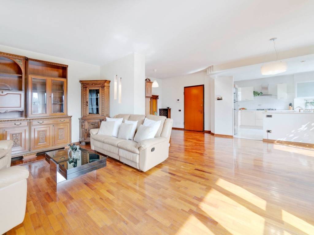 Villa a Tradate in Via IV Novembre, 3 - Foto 5