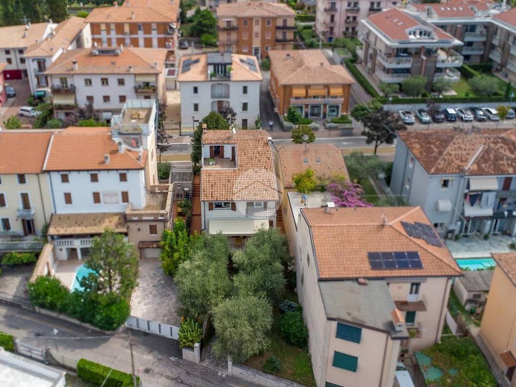 Villa a Bardolino in Via Dante Alighieri, 29 - Foto 2