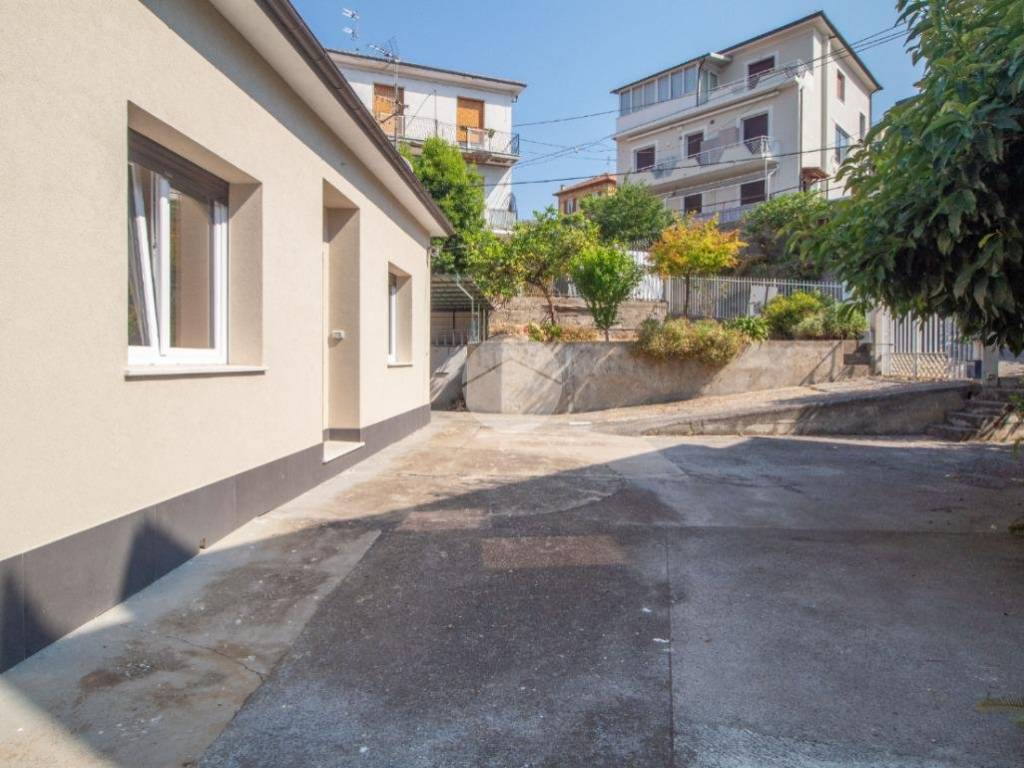 Casa indipendente a Imperia in Via Cesare Battisti, 146 - Foto 2