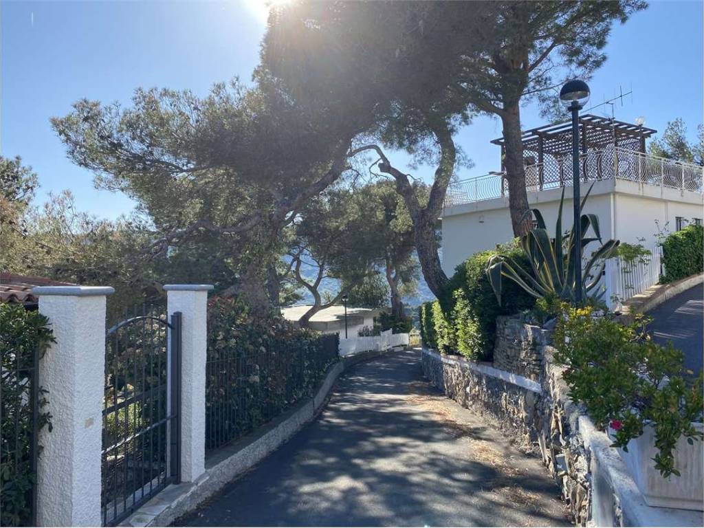Villa a Andora in VIALE OLANDA, 95 - Foto 2