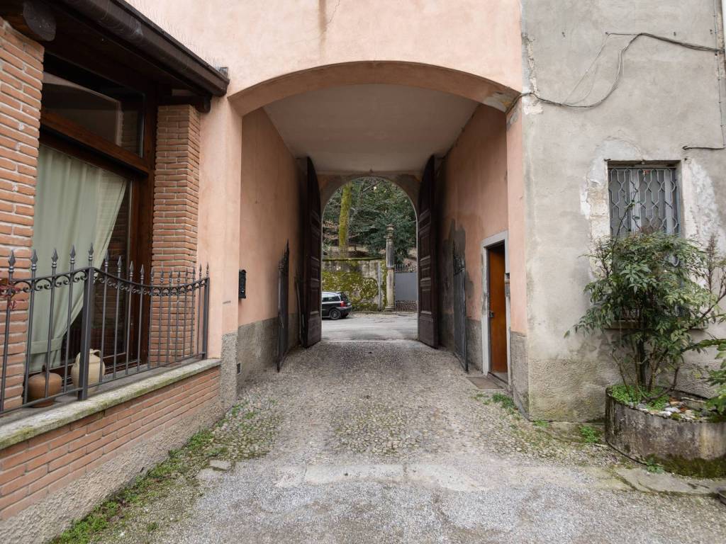 Appartamento a Barzanò in Via Della Madonnina, 4 - Foto 3