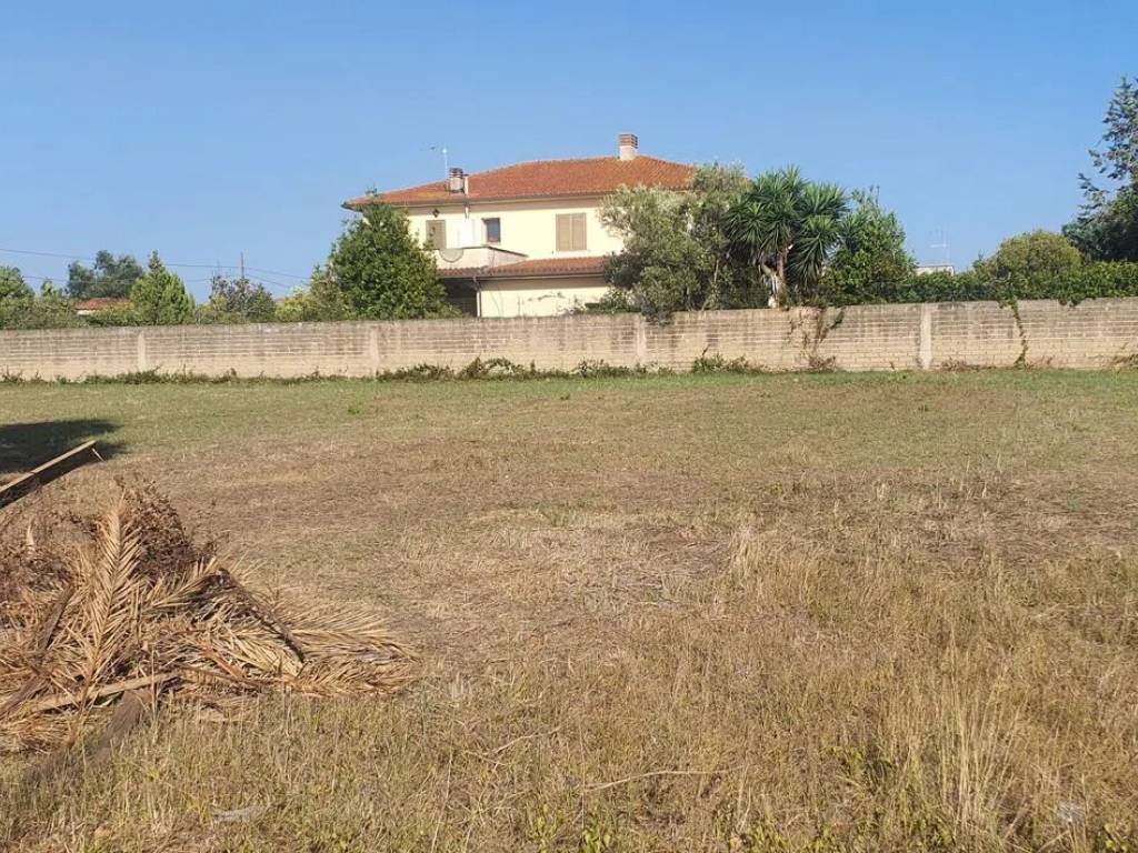 Terreno a Aprilia in Via Basento S.N.C. - Foto 2
