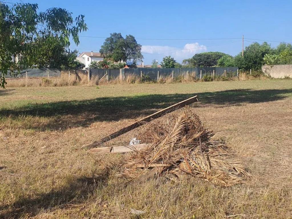 Terreno a Aprilia in Via Basento S.N.C. - Foto 3