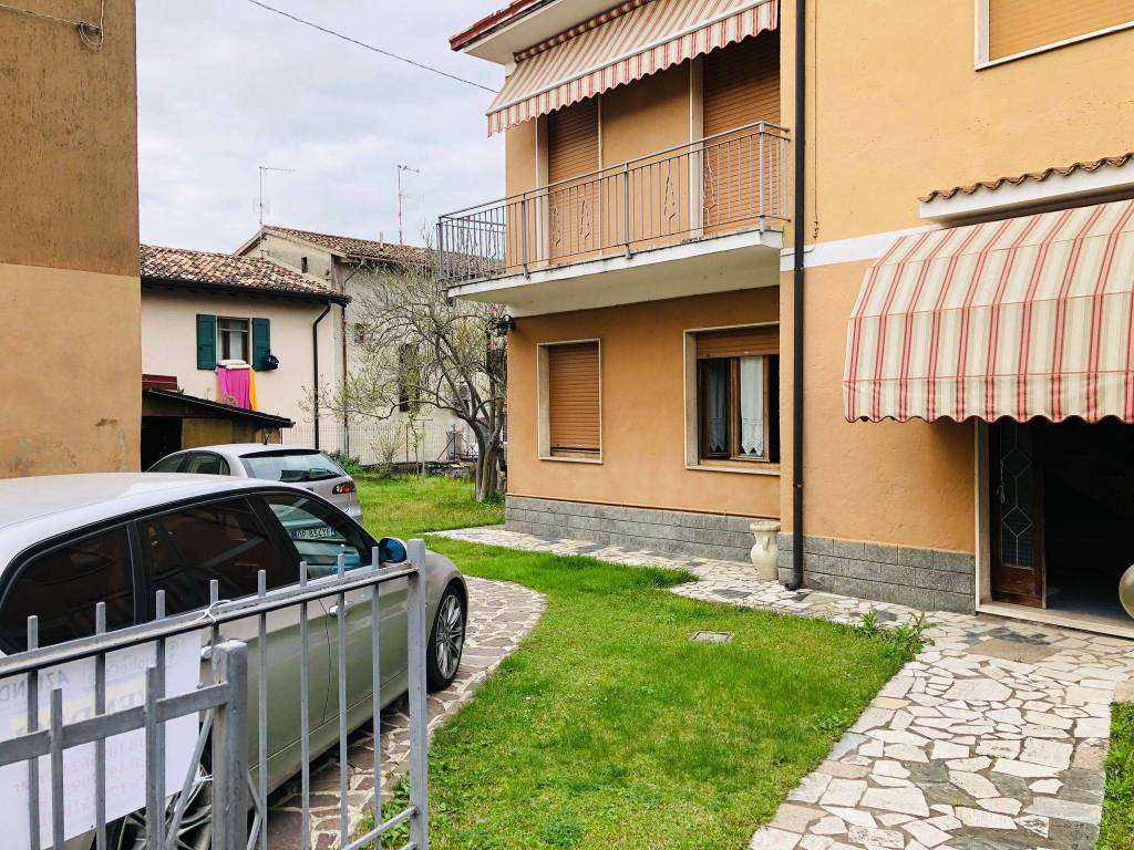 Villa a Castiglione delle stiviere in Via Botturi, 38 - Foto 2
