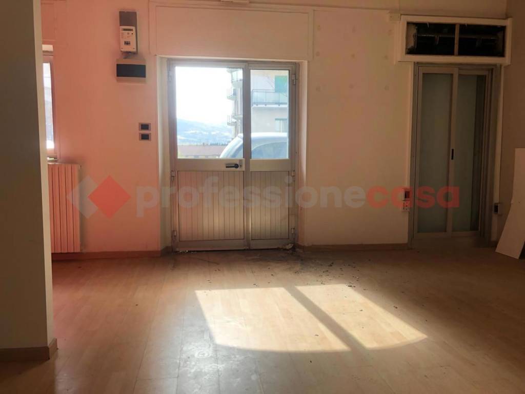 Immobile a Potenza in LOCALE COMMERCIALE VIA MAZZINI , 132 - Foto 4