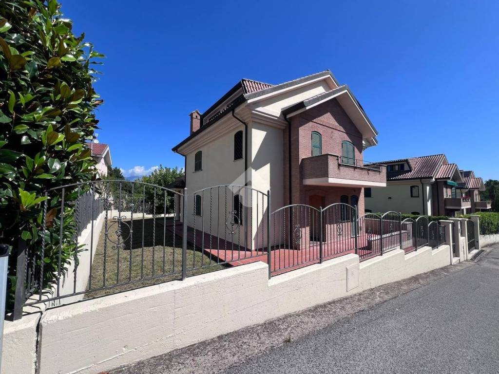 Villa a Frosinone in Località Colle Iannini - Foto 2