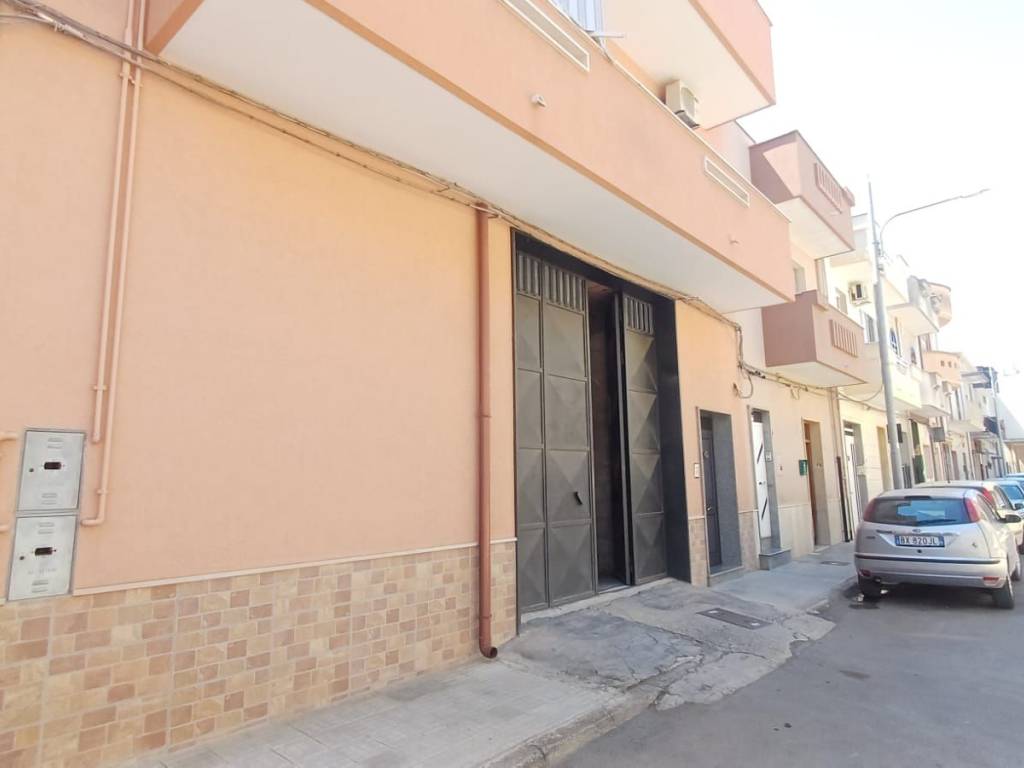 Box / garage a Francavilla fontana in Via Montebello, 1 - Foto 2