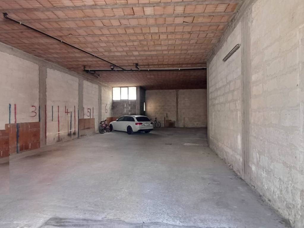 Box / garage a Francavilla fontana in Via Montebello, 1 - Foto 3