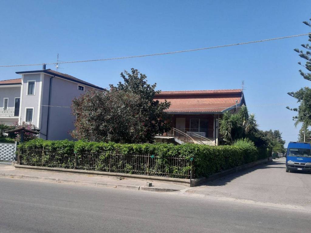 Villa a Albanella in Viale Giovanni XXIII, 53 - Foto 2