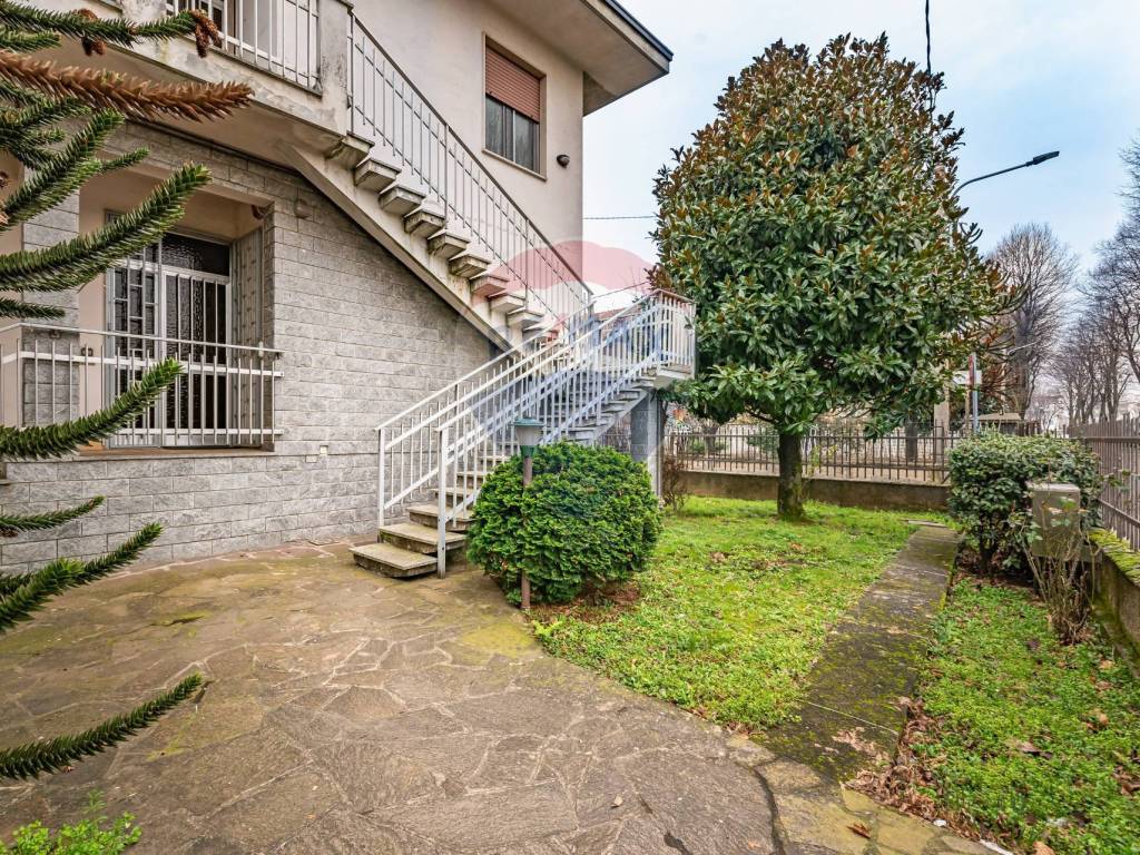 Villa a Caronno pertusella in via Verdi, 95 - Foto 2
