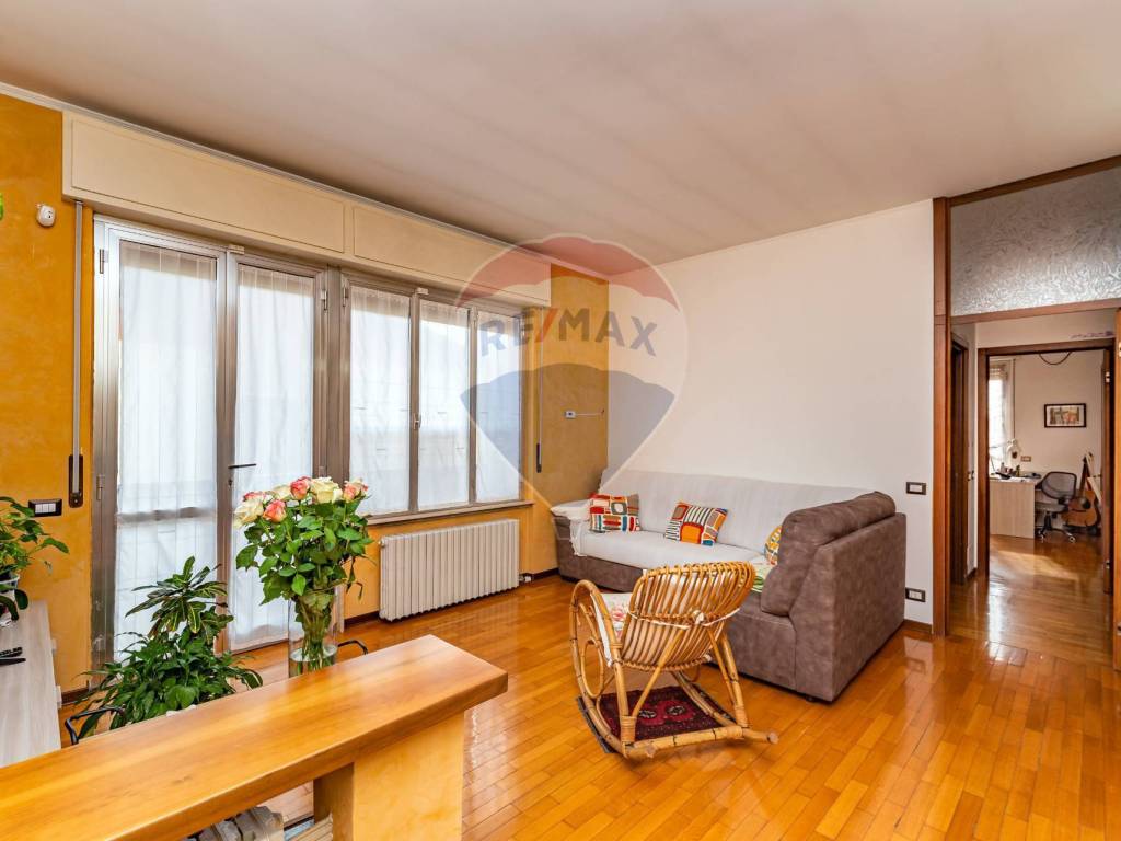 Villa a Caronno pertusella in via Verdi, 95 - Foto 4