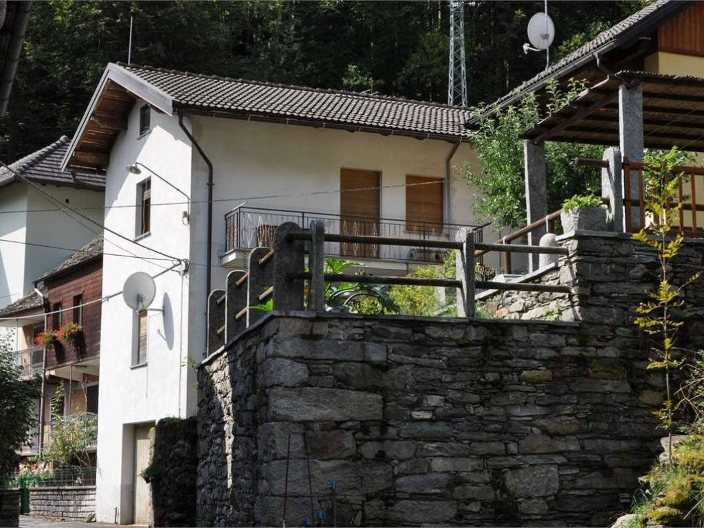 Casa indipendente a Antrona schieranco in Via Don Francesco Cerutti, 5 - Foto 2