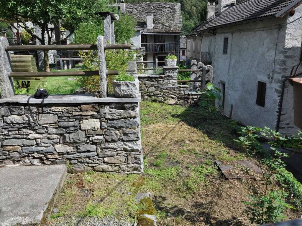 Casa indipendente a Antrona schieranco in Via Don Francesco Cerutti, 5 - Foto 3