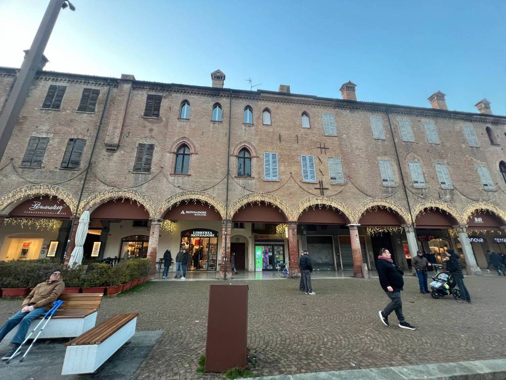 Appartamento a Carpi in Piazza dei Martiri, 9 - Foto 2