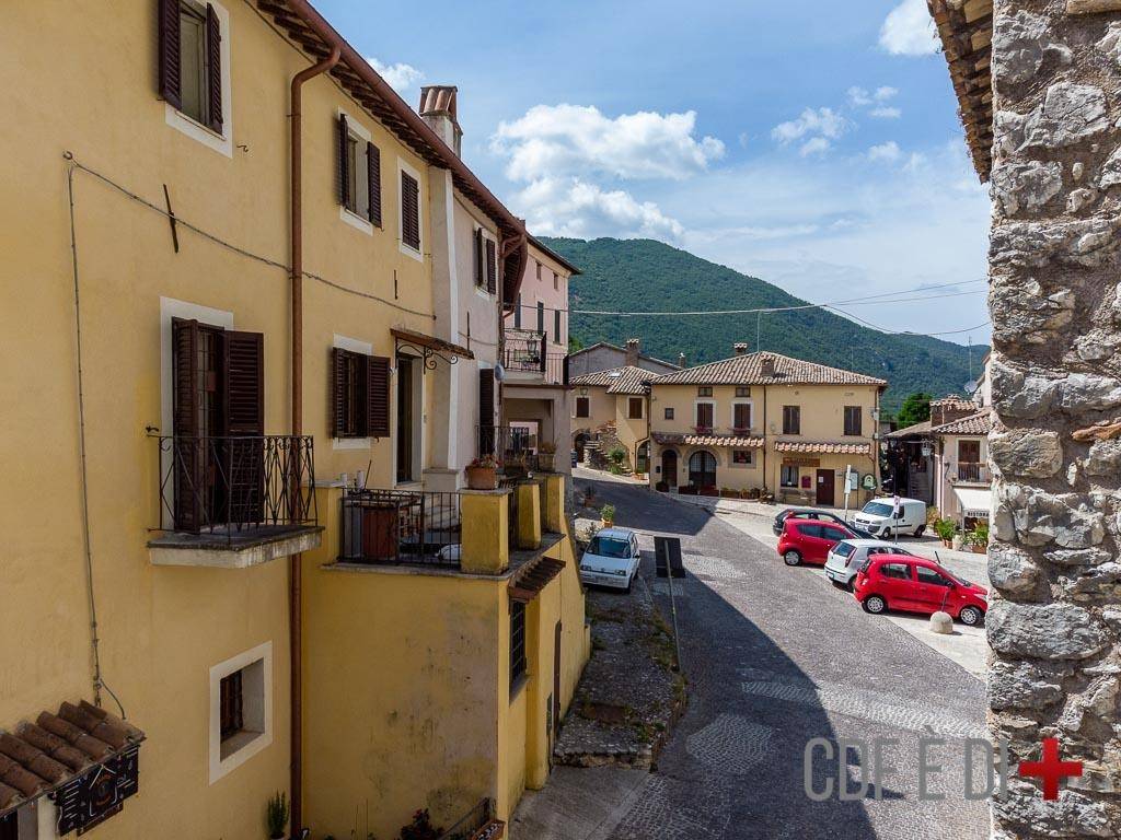Casa indipendente a Greccio in Piazza Roma - Foto 4