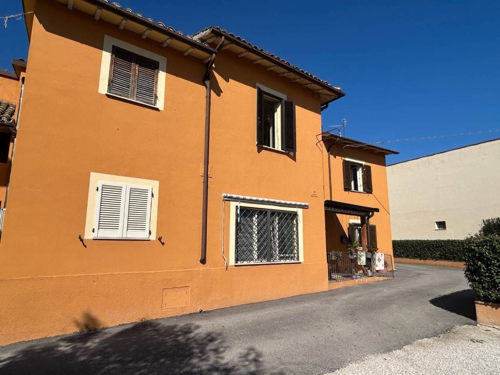 Casa indipendente a Trevi in Via Pozzo Grande - Foto 3