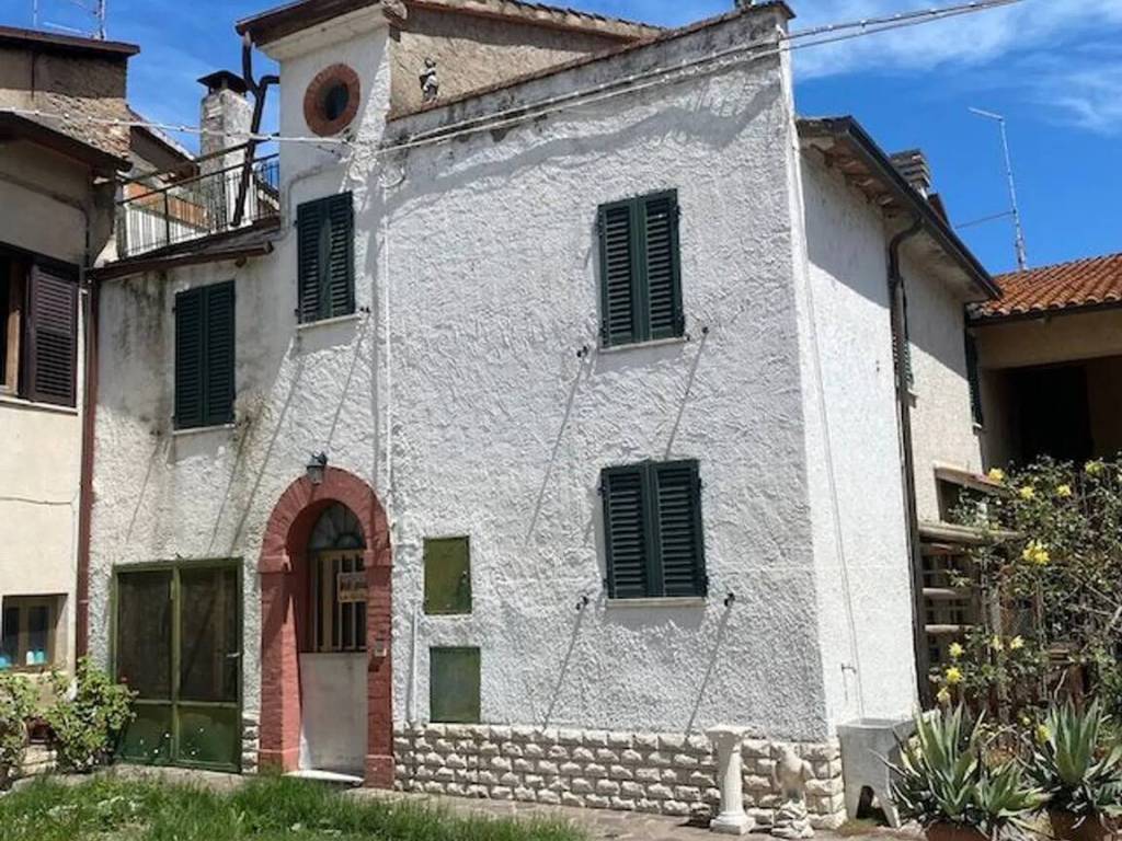Casa indipendente a Castiglione del lago in Loc. Carraia, 32 - Foto 2