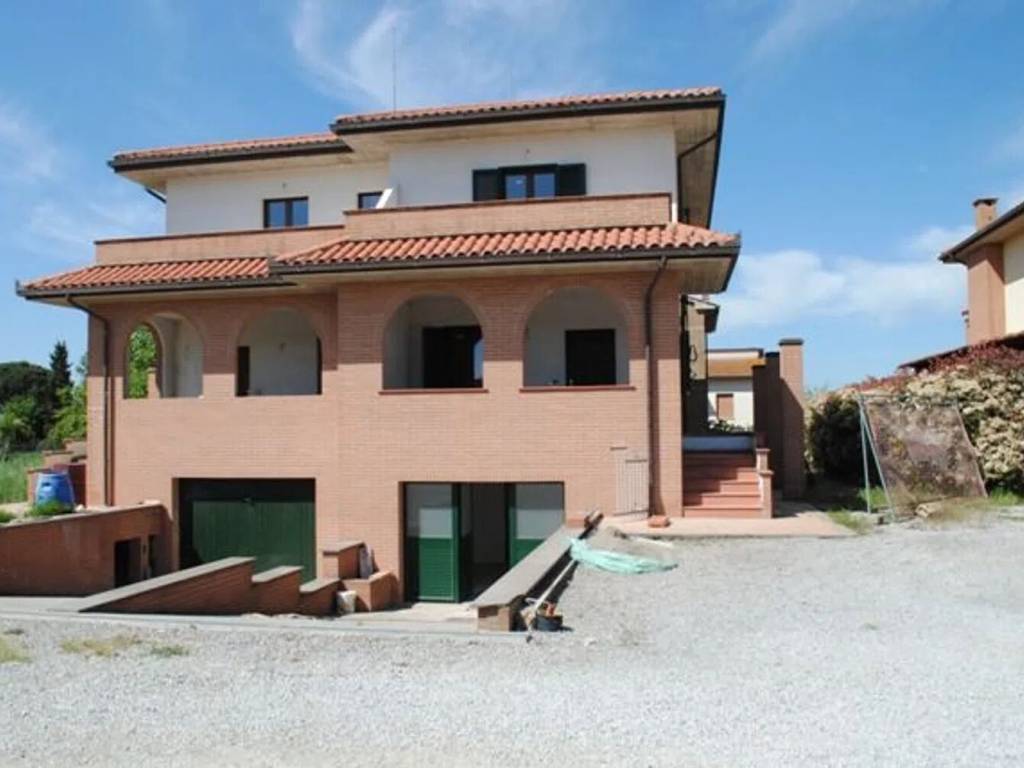 Villa a Castiglione del lago in Via Trasimeno Panicarola S.N.C. - Foto 2