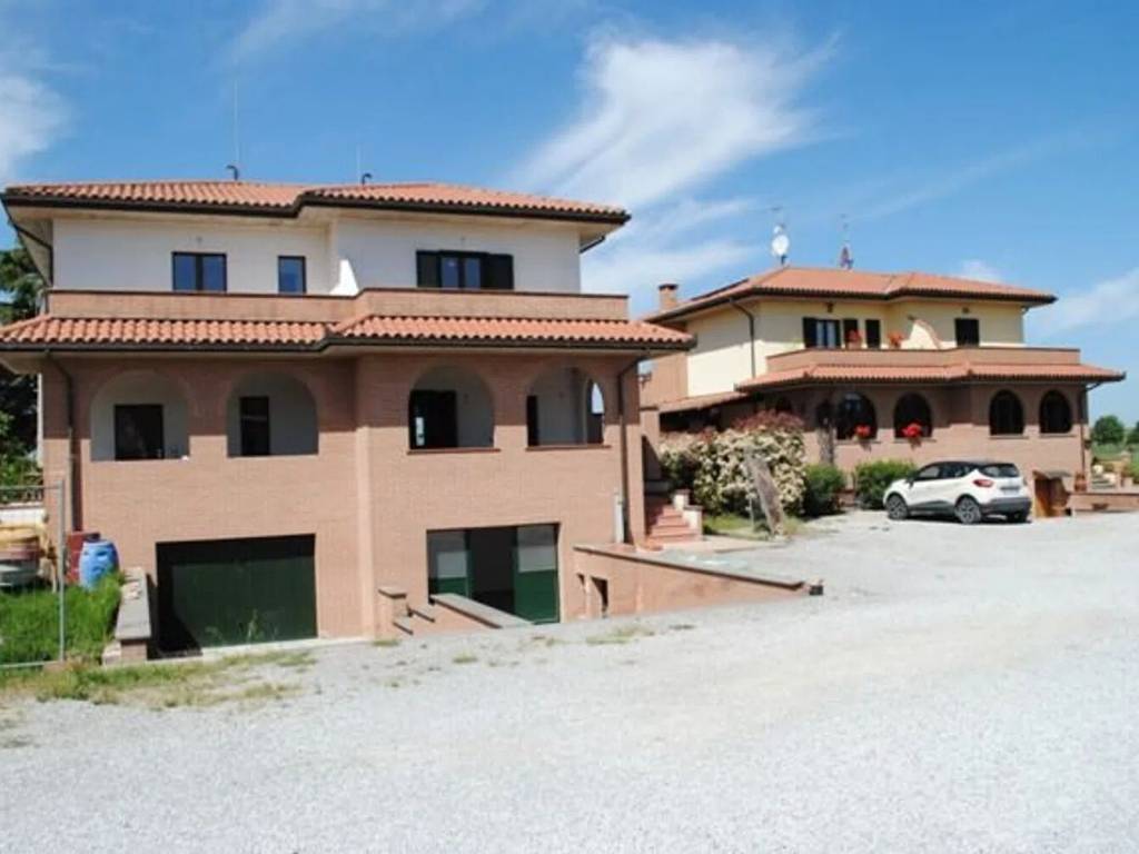 Villa a Castiglione del lago in Via Trasimeno Panicarola S.N.C. - Foto 3