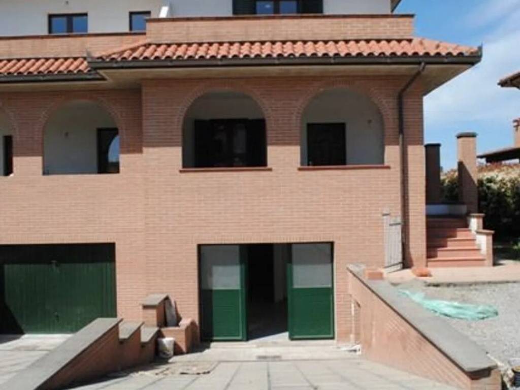 Villa a Castiglione del lago in Via Trasimeno Panicarola S.N.C. - Foto 4
