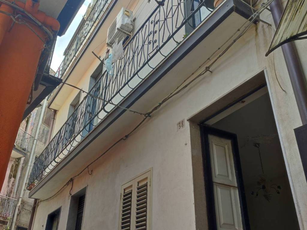 Casa indipendente a Paternò in via Guglielmo Oberdan, 40 - Foto 2