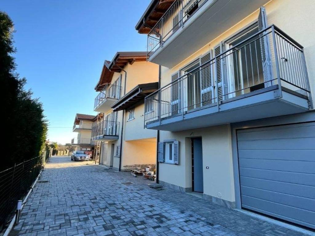 Villetta a schiera a Besnate in Via Erasmo Piaggio - Foto 2