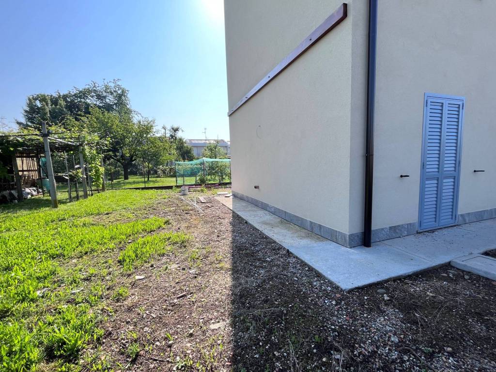 Villetta a schiera a Besnate in Via Erasmo Piaggio - Foto 4