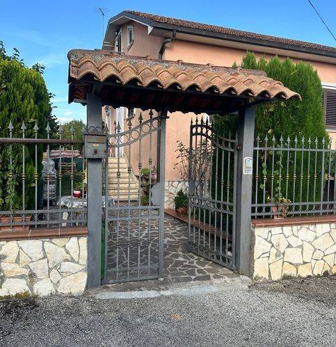 Villa a Avezzano in Via Antonio E Giuseppe Forsinetti 23 - Foto 2