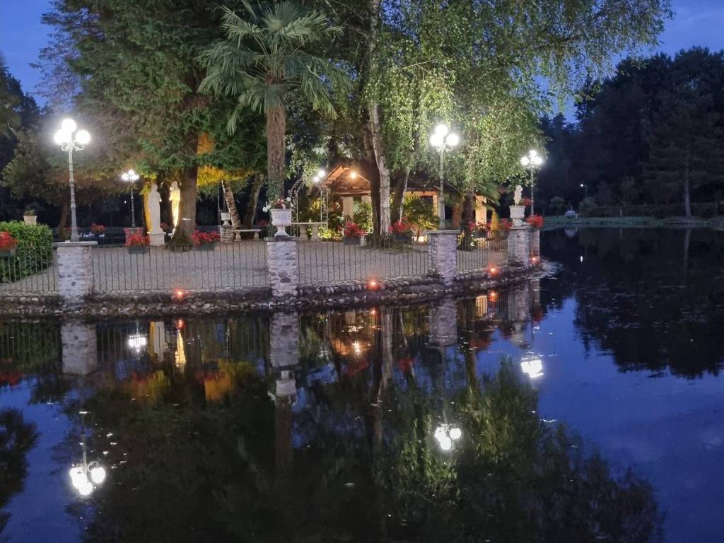 Villa a Sesto calende in Via Camillo Benso di Cavour, 96 - Foto 5
