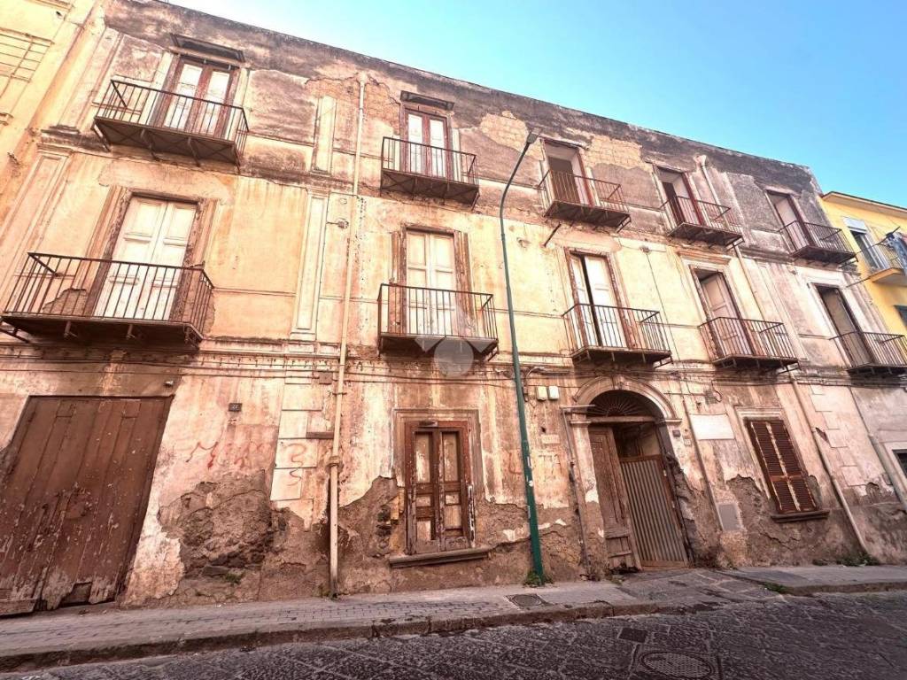 Palazzo / stabile a Torre del greco in Via beneduce, 24 - Foto 1