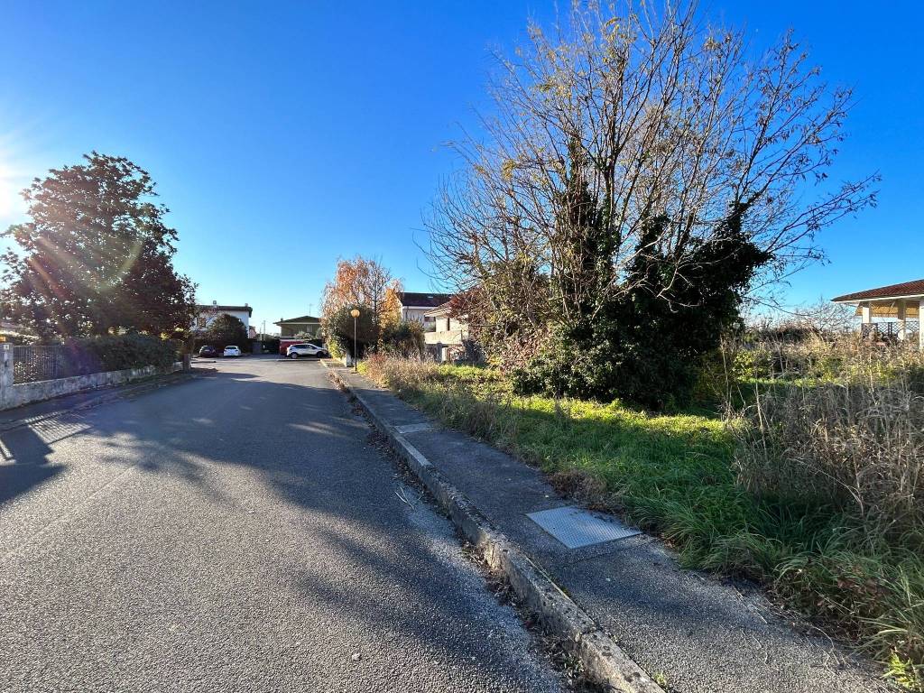 Terreno a Gradisca d'isonzo in Via Gioacchino Rossini - Foto 5