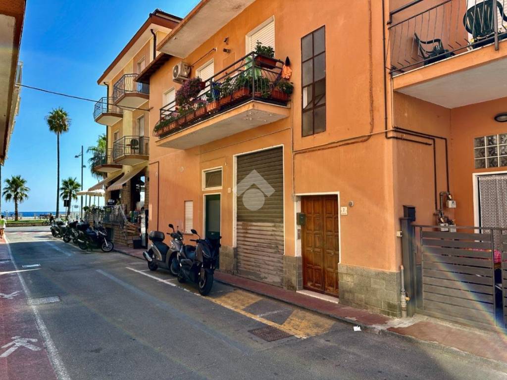 Appartamento a Andora in Via Sant'Ambrogio, 7 - Foto 3