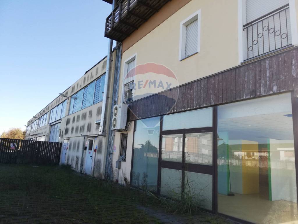Immobile a Pezzana in Strada Statale 31 - Foto 2