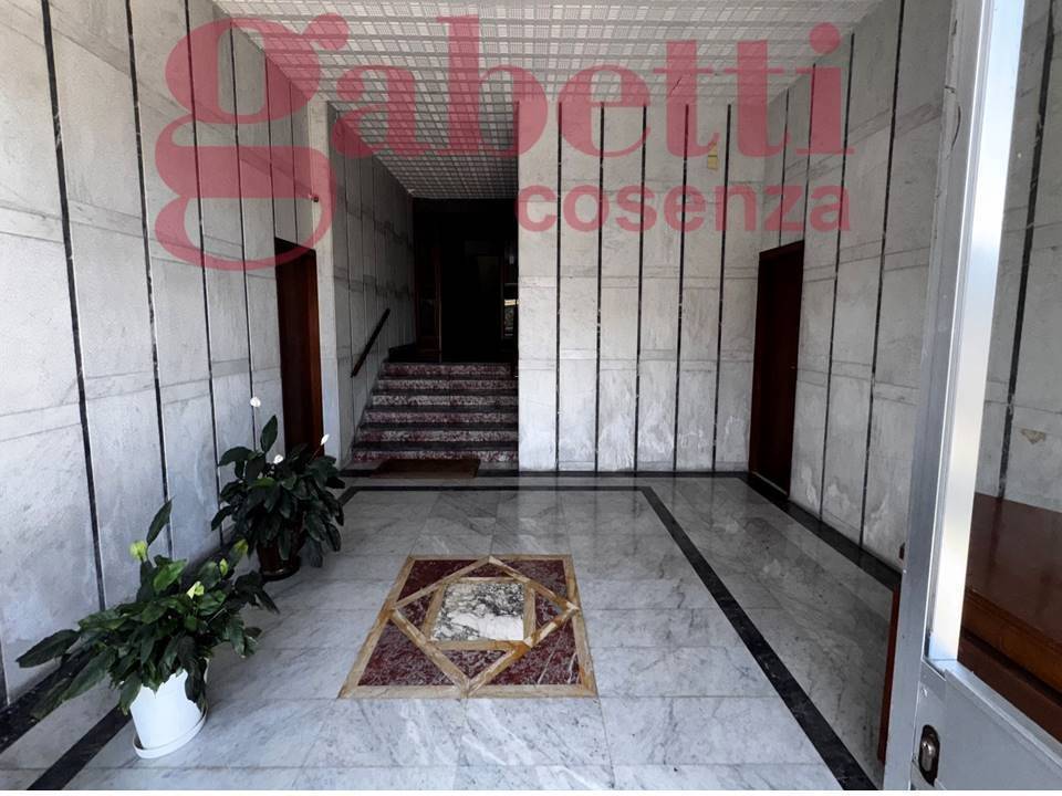Appartamento a Cosenza in Via Tommaso Arnoni, 23 - Foto 2