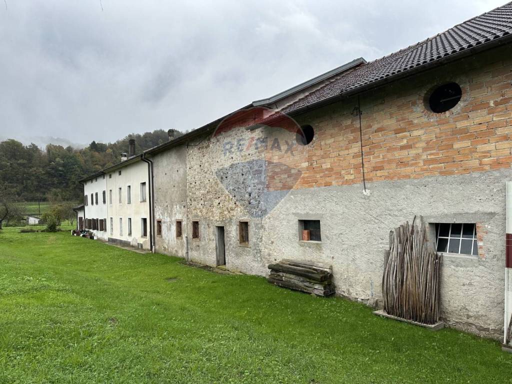 Rustico / casale a Alpago in Via Iginio Lasta, 42 - Foto 3