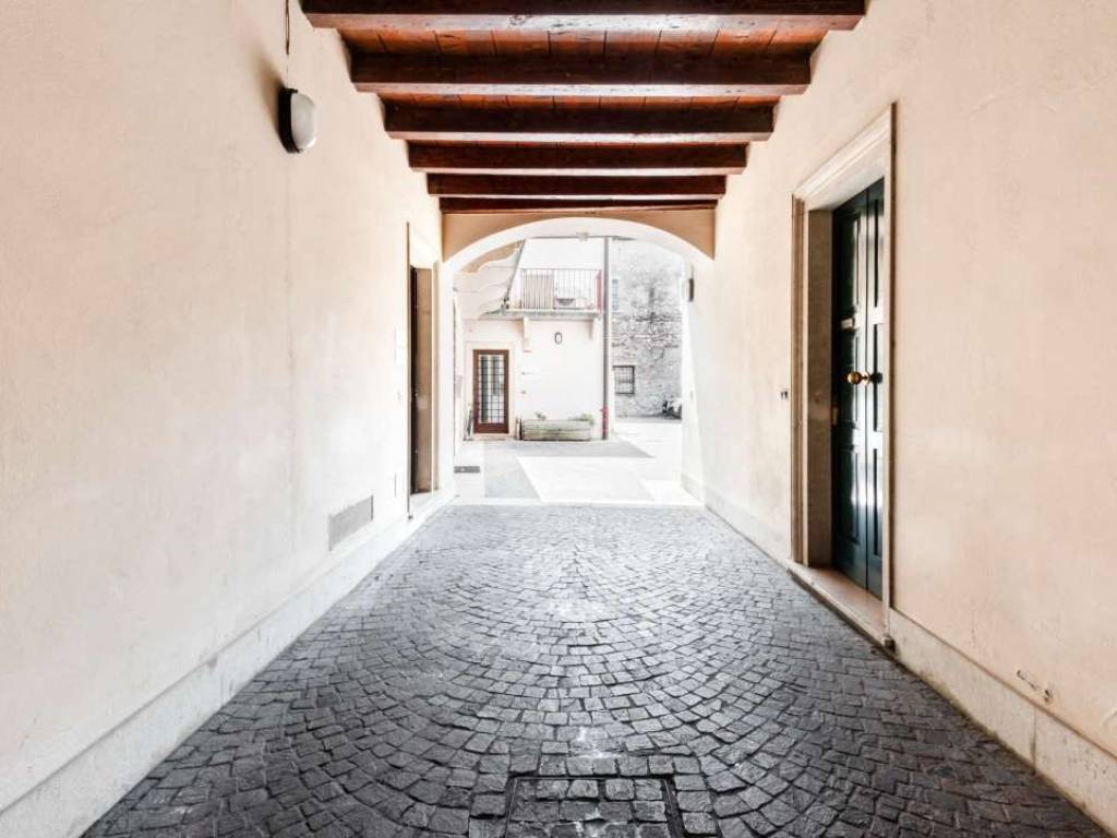 Appartamento a Verona in VICOLO CALCIRELLI , 21 - Foto 2