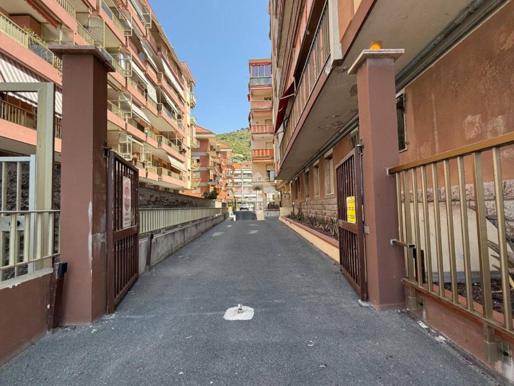 Box / garage a Ventimiglia in Passeggiata Trento e Trieste, 5 - Foto 2