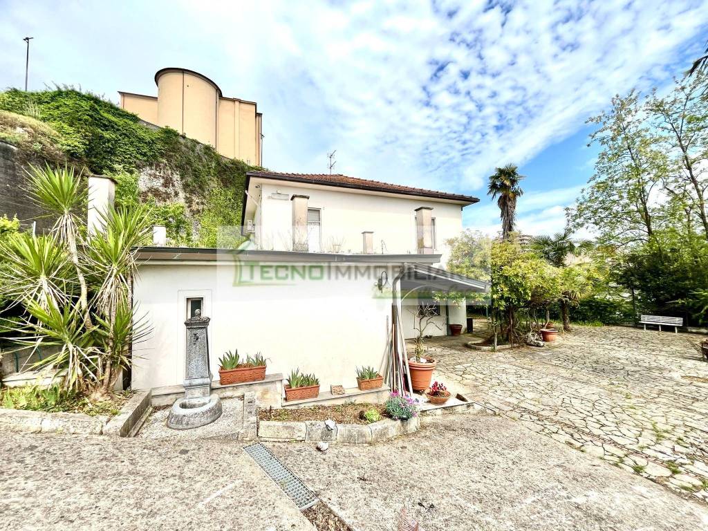 Villa a Pontecorvo in Via La Cupa - Foto 5