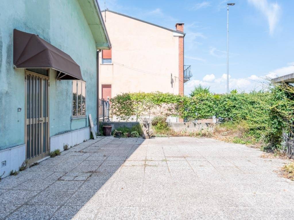 Villa a Villafranca di verona in Via Piave, 21 - Foto 3