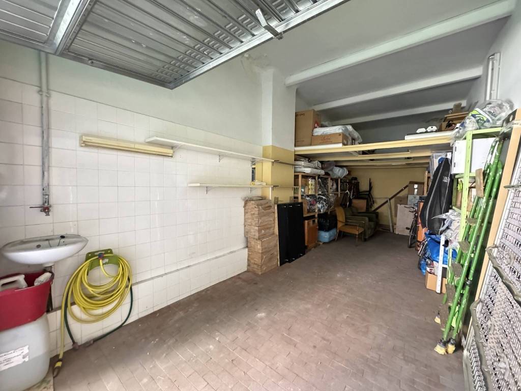 Box / garage a Trieste in VICOLO DELL'OSPITALE MILITARE , 23 - Foto 2