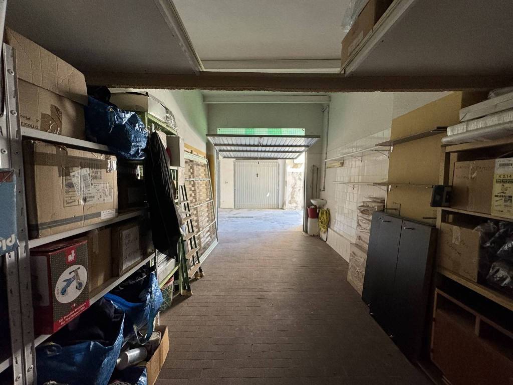 Box / garage a Trieste in VICOLO DELL'OSPITALE MILITARE , 23 - Foto 4