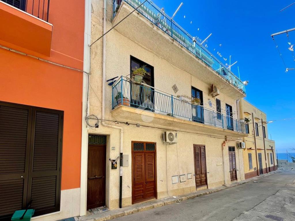 Casa indipendente a Castellammare del golfo in Via Raffaello Sanzio, 11 - Foto 2